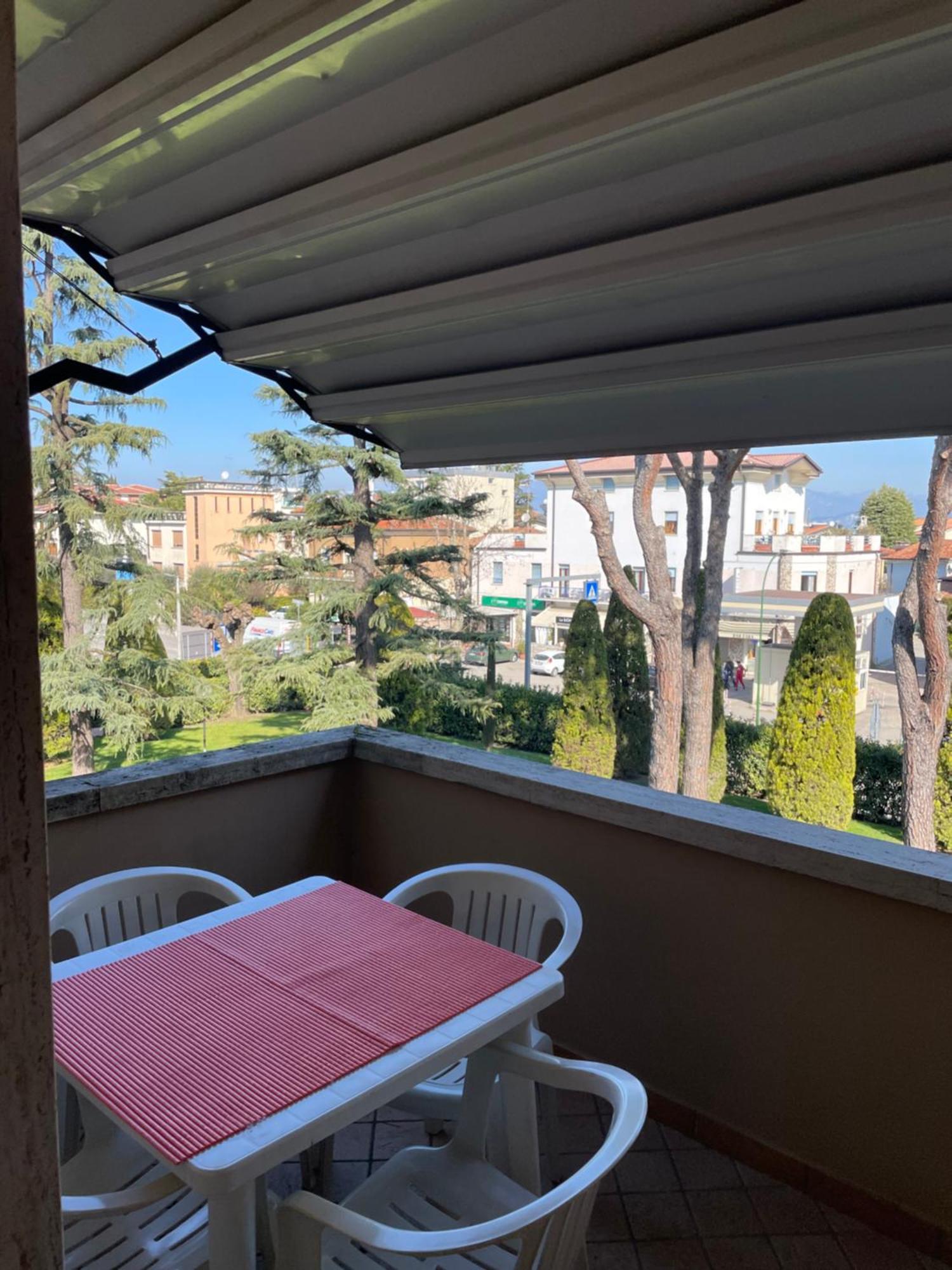 Nico'S Apartment Πεσκιέρα ντελ Γκάρντα Εξωτερικό φωτογραφία